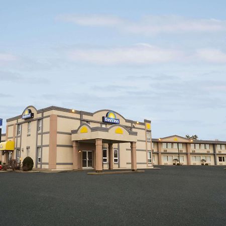 Days Inn By Wyndham Brockville Esterno foto