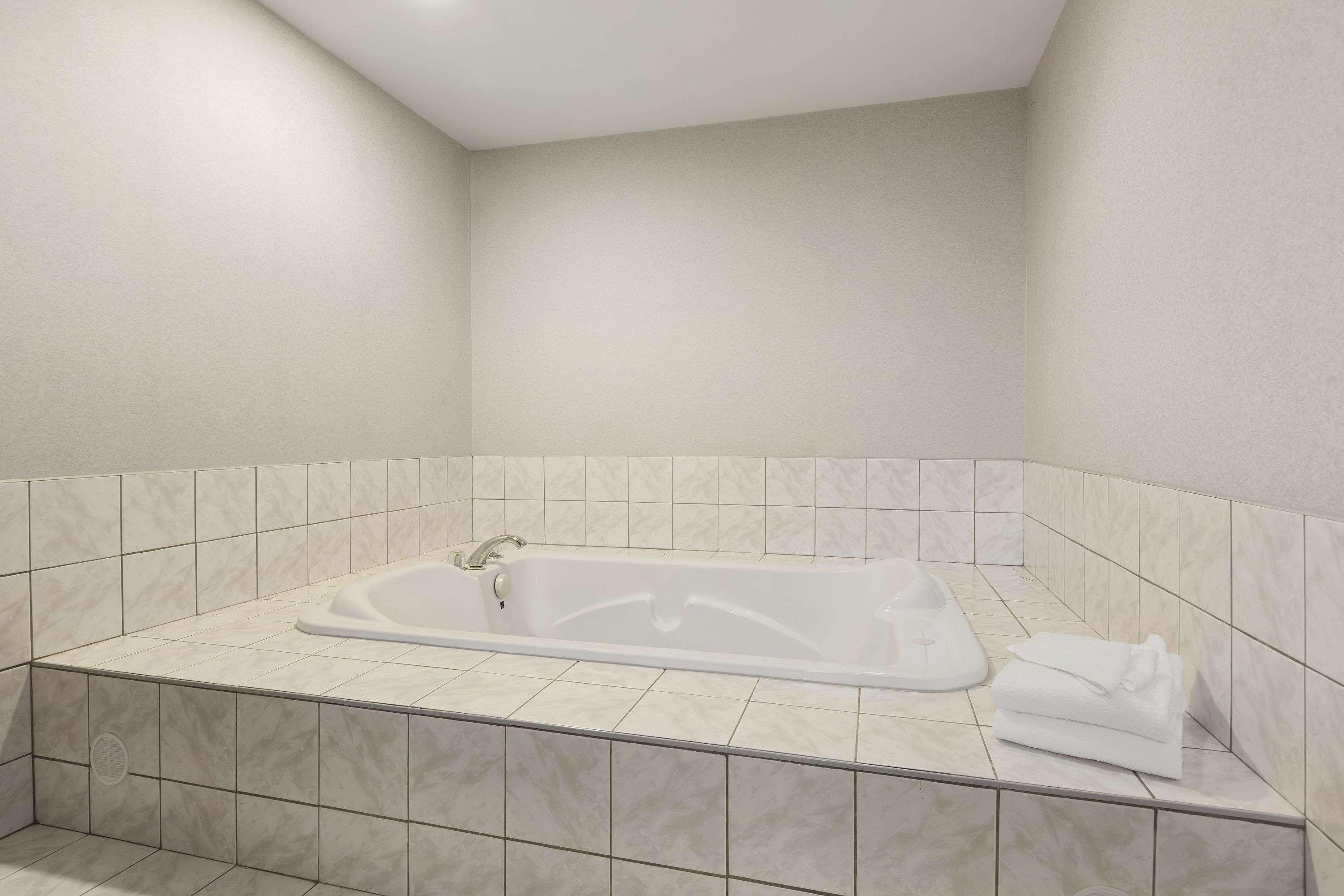 Days Inn By Wyndham Brockville Esterno foto