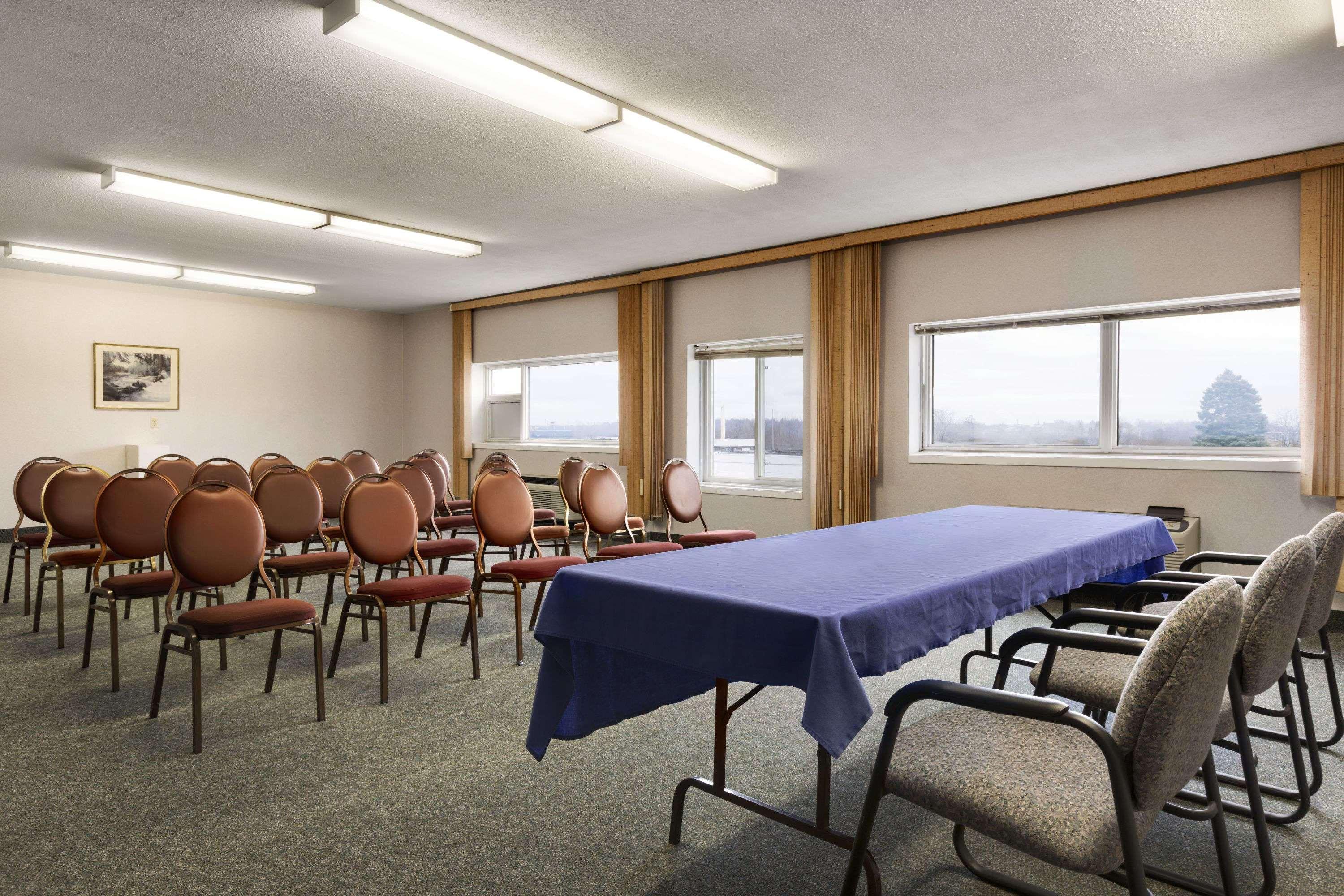 Days Inn By Wyndham Brockville Esterno foto