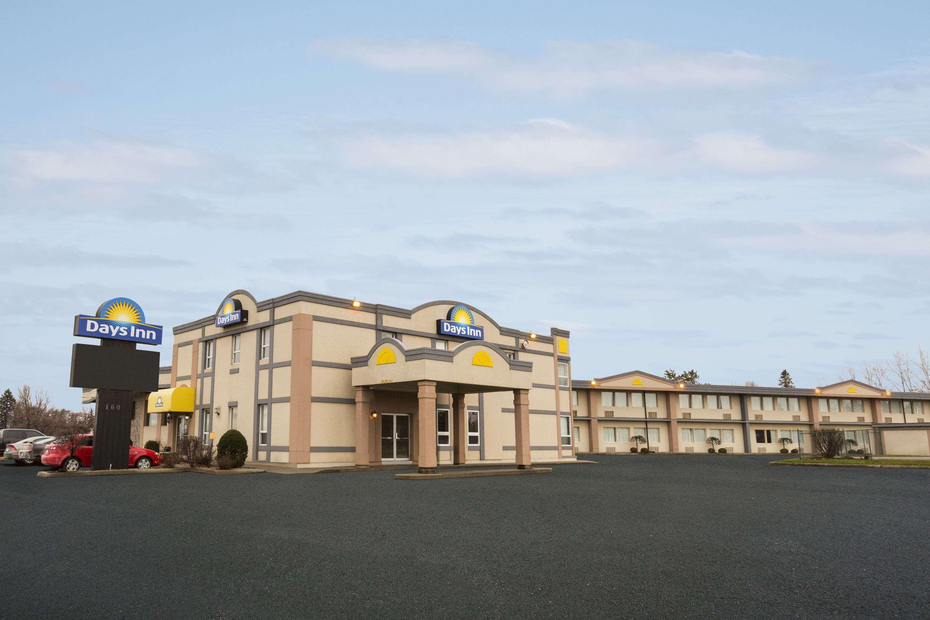 Days Inn By Wyndham Brockville Esterno foto