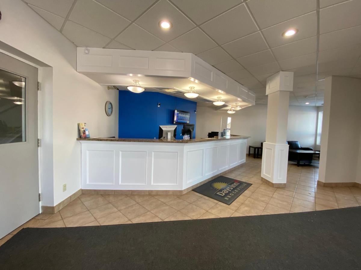 Days Inn By Wyndham Brockville Esterno foto
