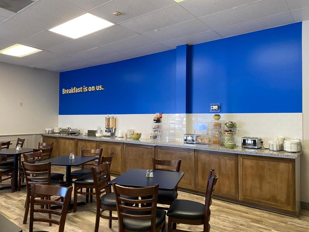 Days Inn By Wyndham Brockville Esterno foto
