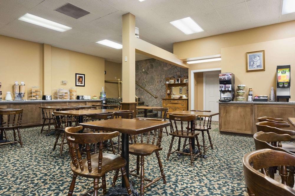 Days Inn By Wyndham Brockville Esterno foto