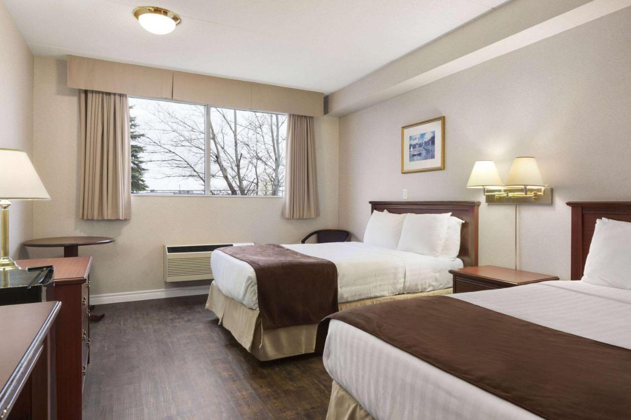 Days Inn By Wyndham Brockville Esterno foto